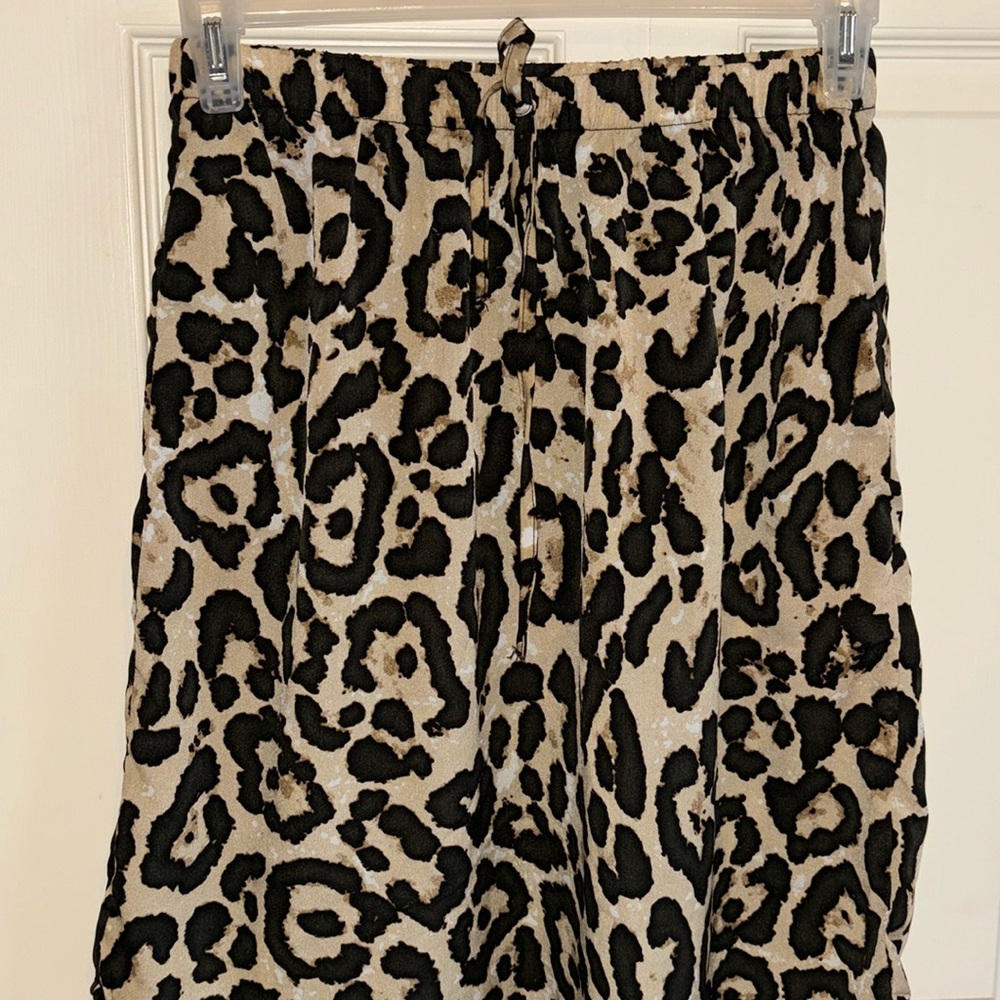 Great condition Cheeta midi skirt size 0XL by SHEIN stretchy waist thin material